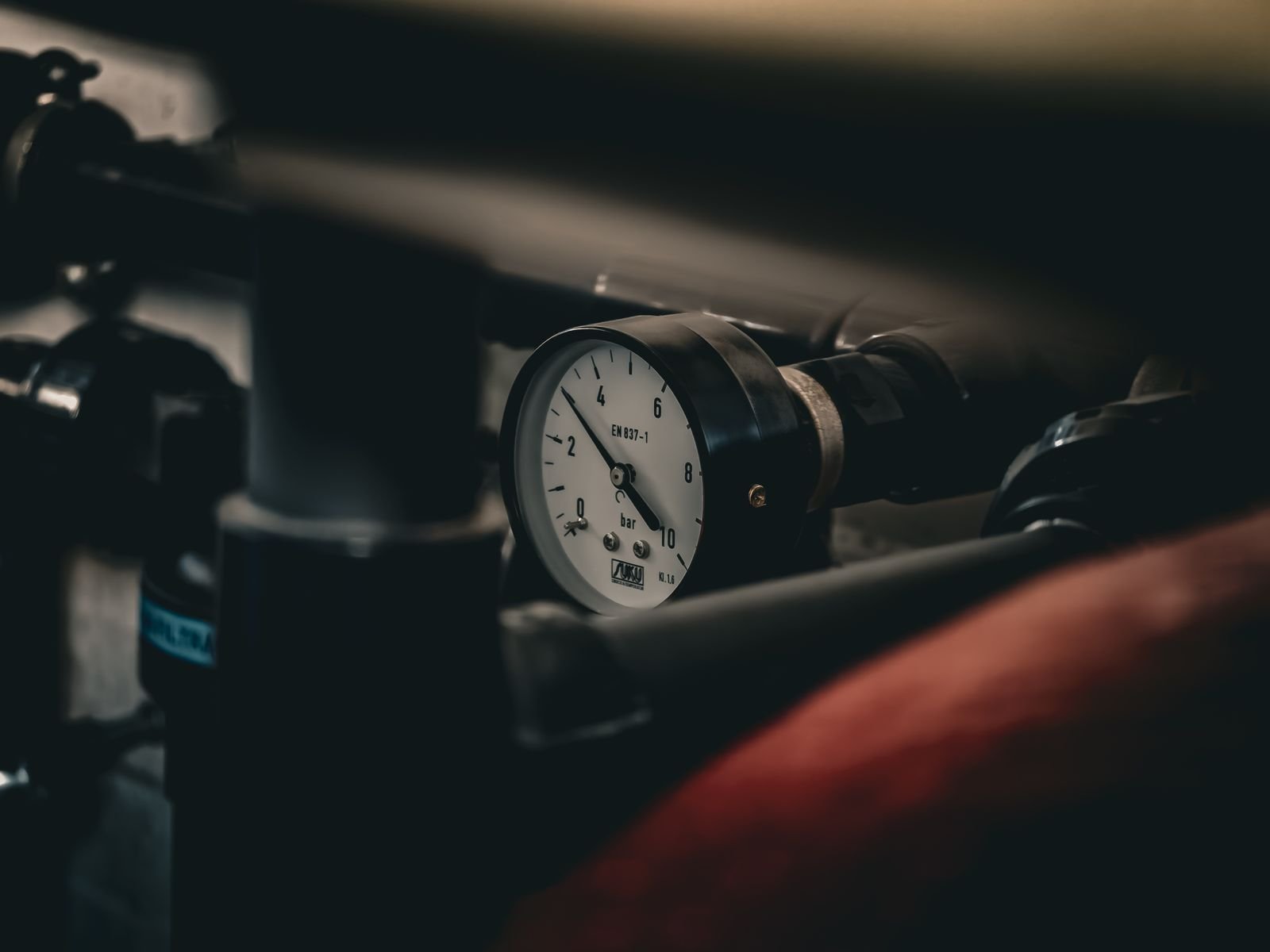 Pressure gauge on a compressed air pipe